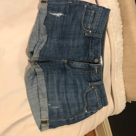 PAIGE denim shorts - Picture 3 of 5